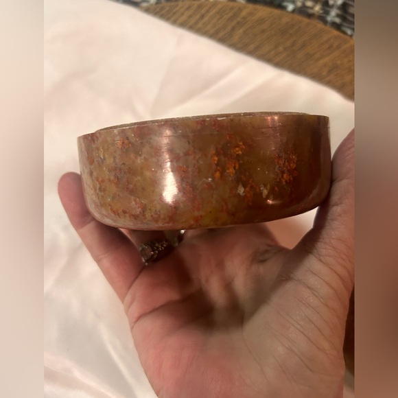 Vintage Zuni bear soapstone trinket box with bear and paws - Picture 8 of 8